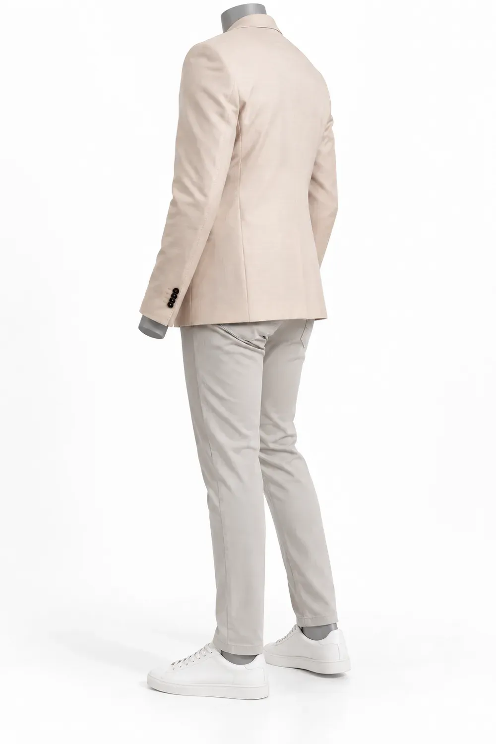 Traje beige claro, foto 2 de 3