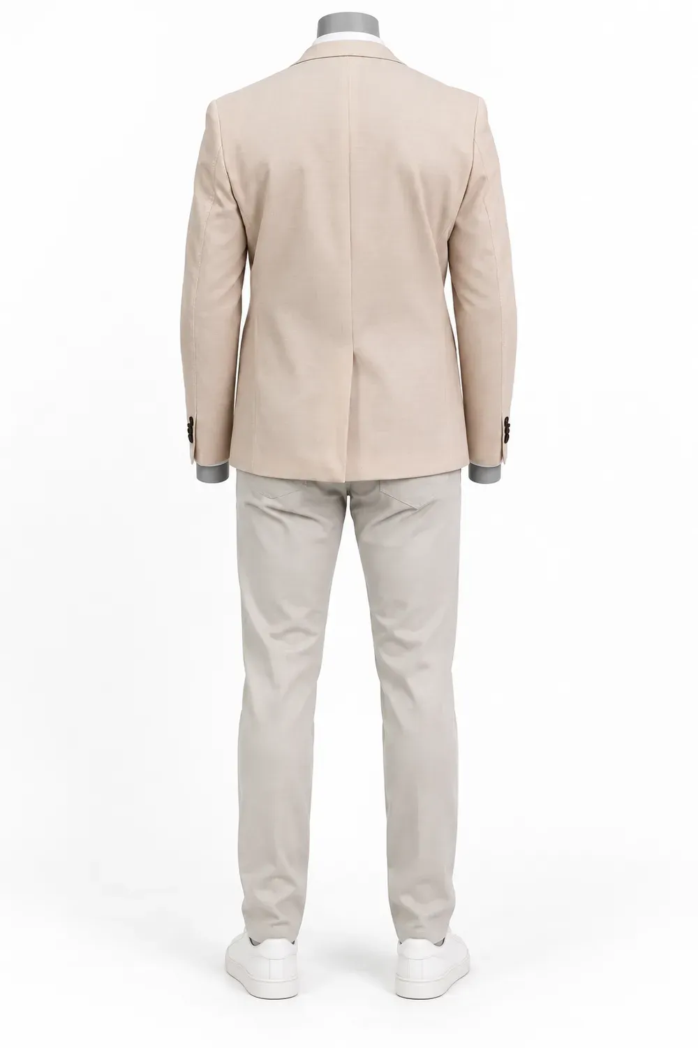 Traje beige claro, foto 3 de 3