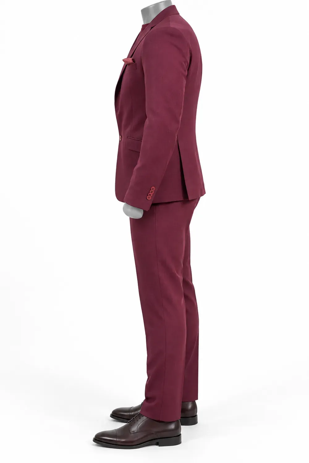 Traje burdeos, foto 2 de 3